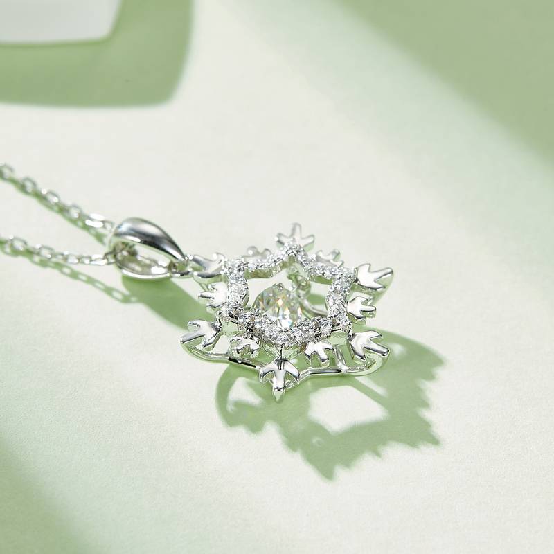 灵动冰雪女王S925银镀白金莫桑钻项链50分D级